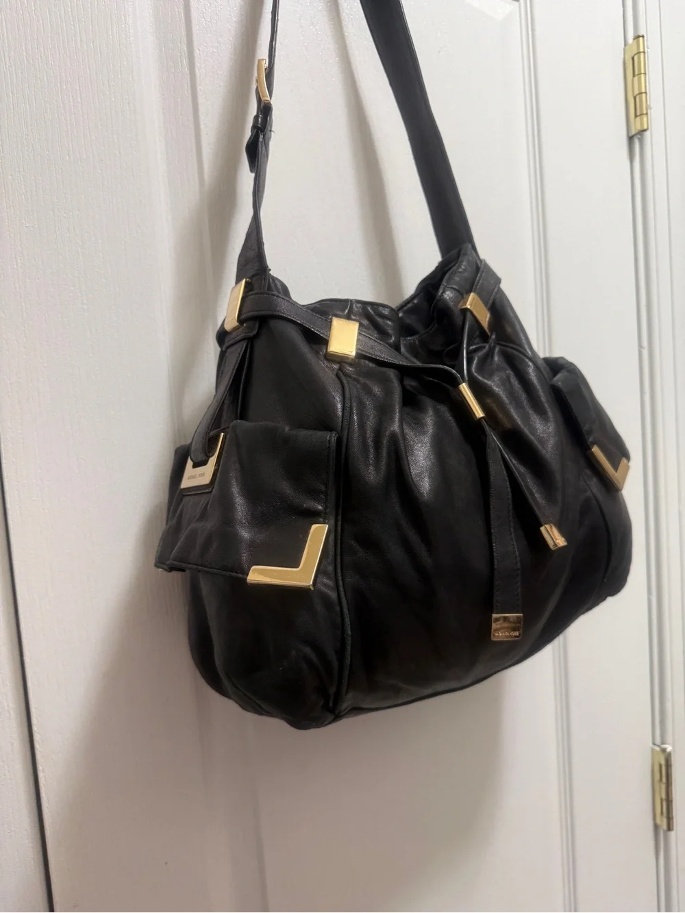 Leather hobo shoulder bag, Michael Kors Beverly, black with gold hardware